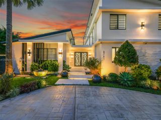 8761 SW 56th St, Miami, FL 33165
