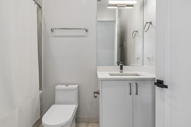 2423 W Fullerton Avenue 4F, Chicago, IL 60647