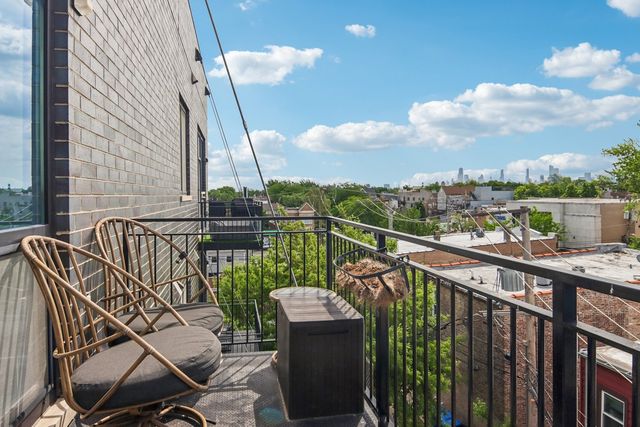 2423 W Fullerton Avenue 4F, Chicago, IL 60647