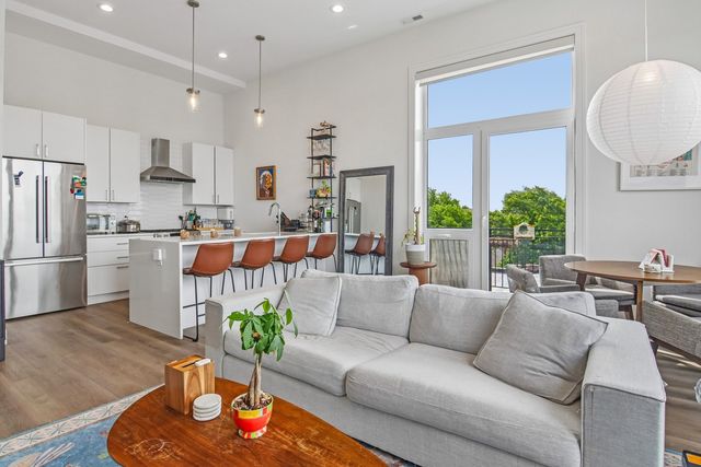 2423 W Fullerton Avenue 4F, Chicago, IL 60647