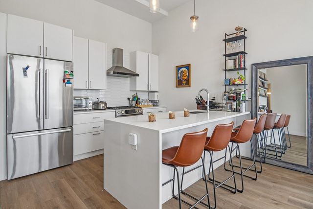 2423 W Fullerton Avenue 4F, Chicago, IL 60647