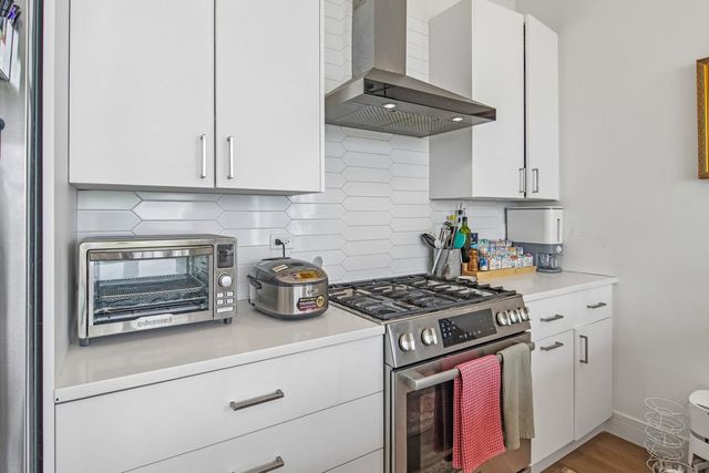 2423 W Fullerton Avenue 4F, Chicago, IL 60647