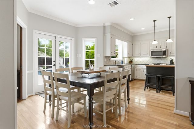 704 Canterbury Drive, College Station, TX 77845
