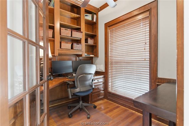 704 Canterbury Drive, College Station, TX 77845