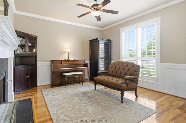 704 Canterbury Drive, College Station, TX 77845