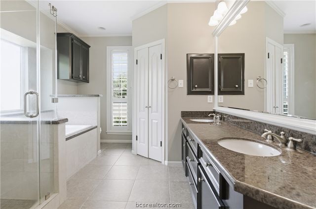704 Canterbury Drive, College Station, TX 77845