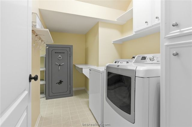 704 Canterbury Drive, College Station, TX 77845