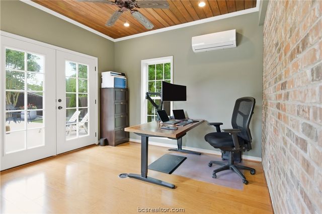 704 Canterbury Drive, College Station, TX 77845