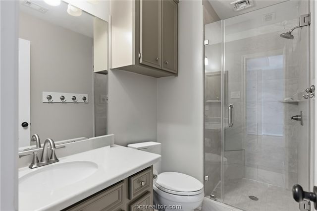 704 Canterbury Drive, College Station, TX 77845