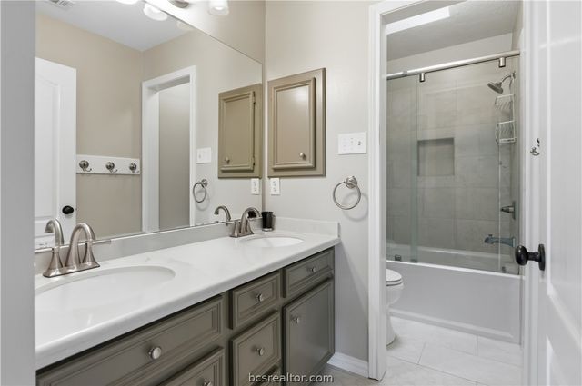 704 Canterbury Drive, College Station, TX 77845