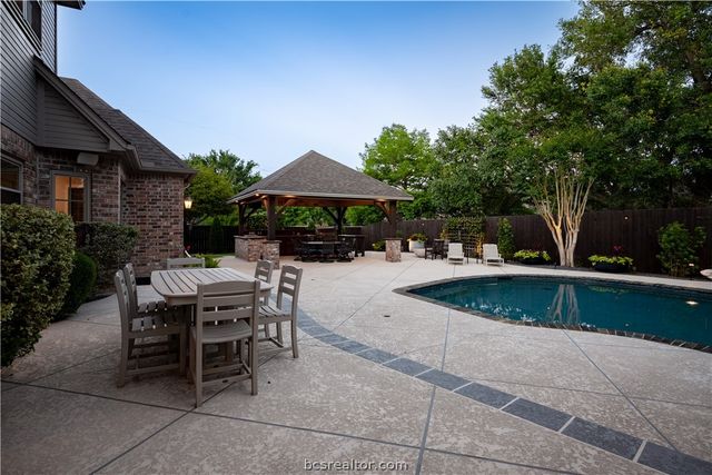 704 Canterbury Drive, College Station, TX 77845