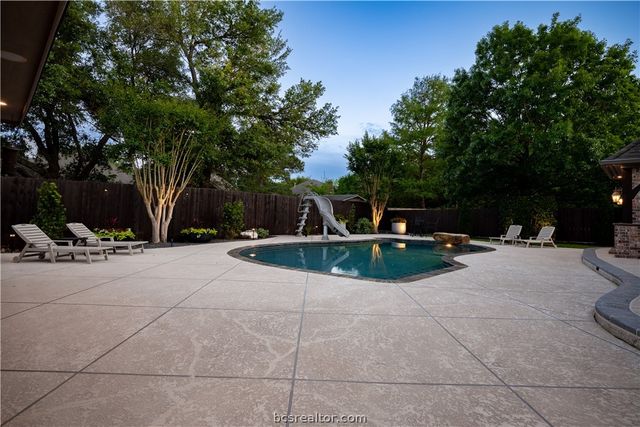 704 Canterbury Drive, College Station, TX 77845