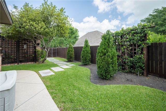 704 Canterbury Drive, College Station, TX 77845