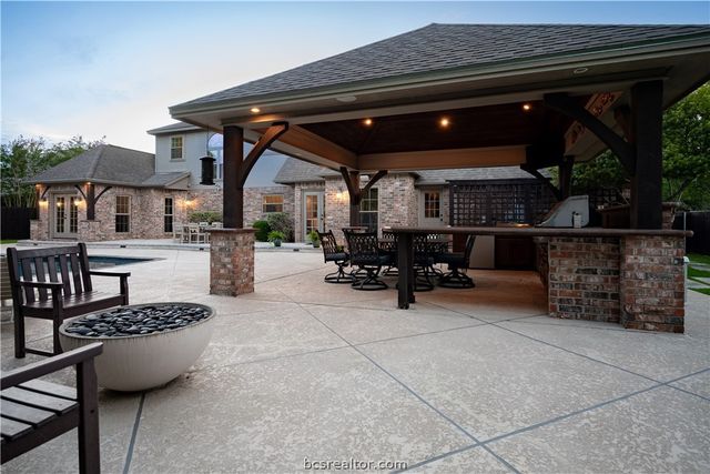 704 Canterbury Drive, College Station, TX 77845