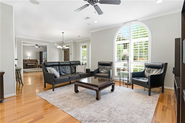 704 Canterbury Drive, College Station, TX 77845