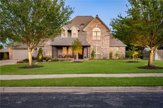 704 Canterbury Drive, College Station, TX 77845