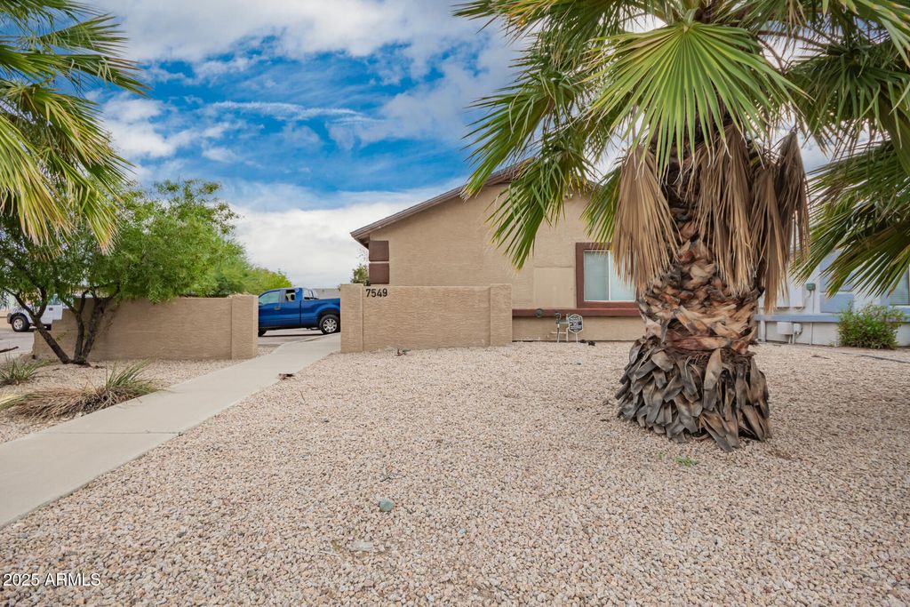 Image 2 of property listing at 7549 N 21ST Avenue, Phoenix, AZ 85021