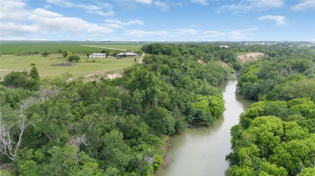 401 Comanche Bluff RD, Taylor, TX 76574