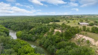 401 Comanche Bluff RD, Taylor, TX 76574
