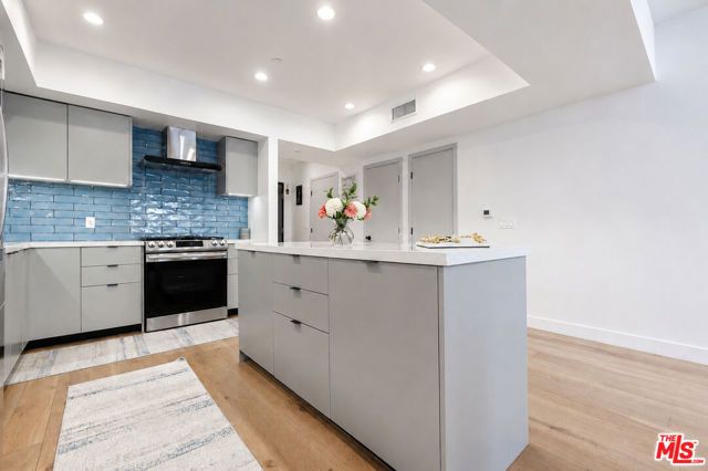 1515 S Holt Avenue 204, Los Angeles, CA 90035