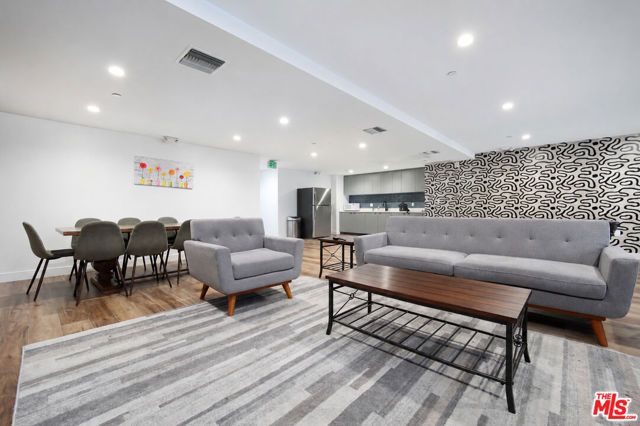1515 S Holt Avenue 204, Los Angeles, CA 90035