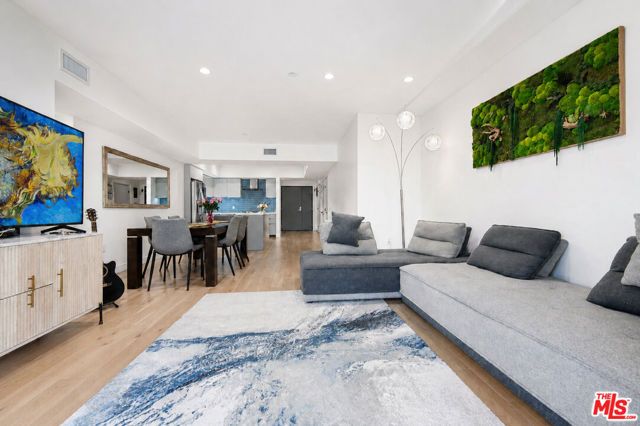 1515 S Holt Avenue 204, Los Angeles, CA 90035