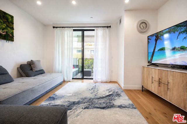 1515 S Holt Avenue 204, Los Angeles, CA 90035