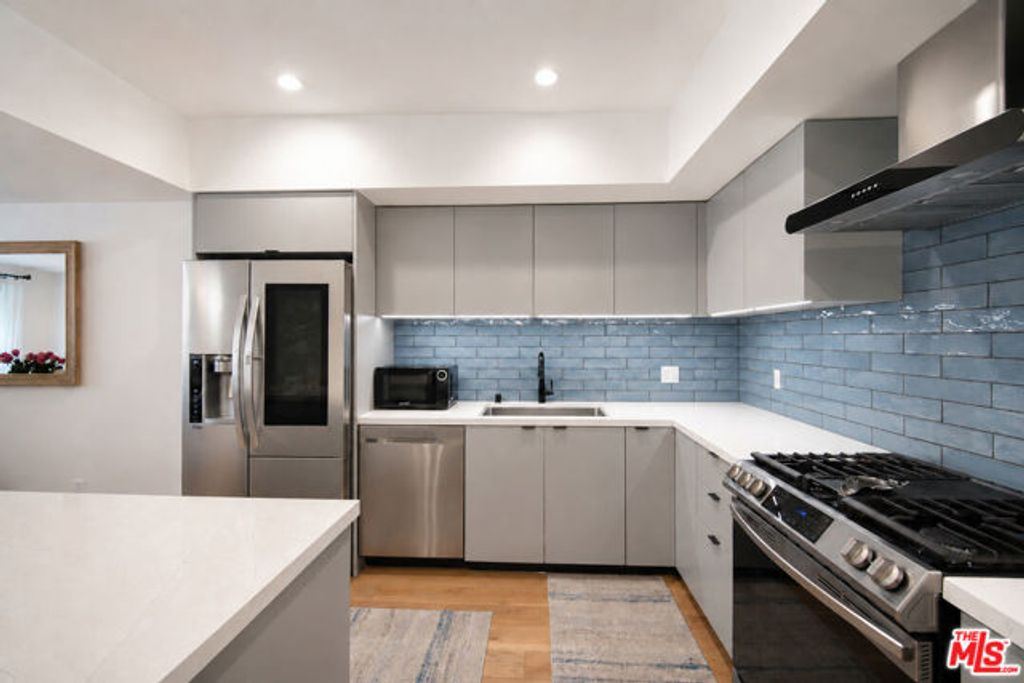 1515 S Holt Avenue 204, Los Angeles, CA 90035