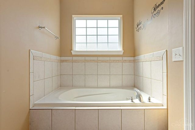 8016 Acorn Trail, Hamilton Twp, OH 45039