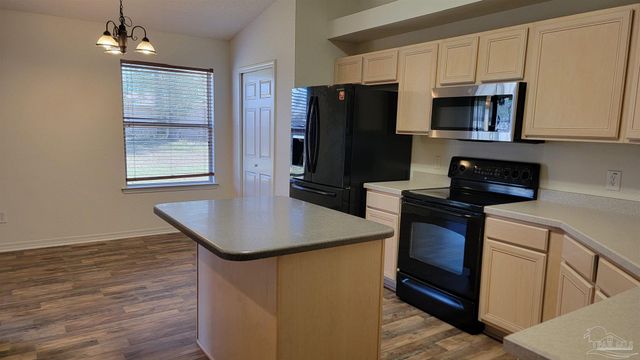 7061 Season Dr, Milton, FL 32570