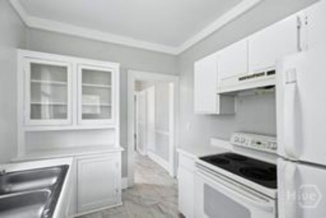 427 E 49th Street, Savannah, GA 31405