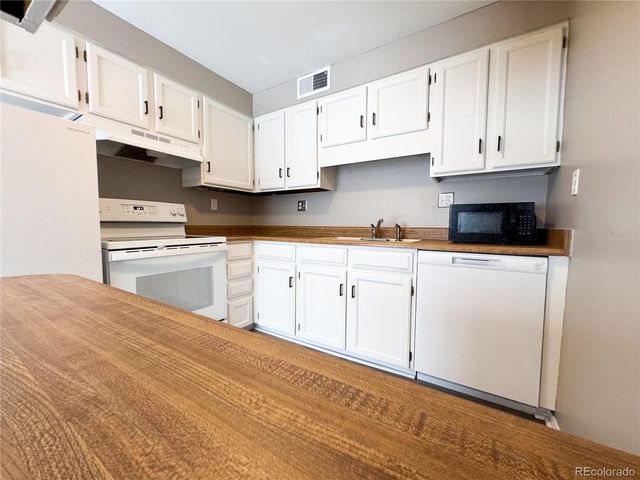 8870 W Jewell Ave 11, Lakewood, CO 80232