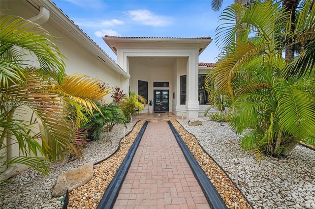 935 Gulfstream Ct, Weston, FL 33327