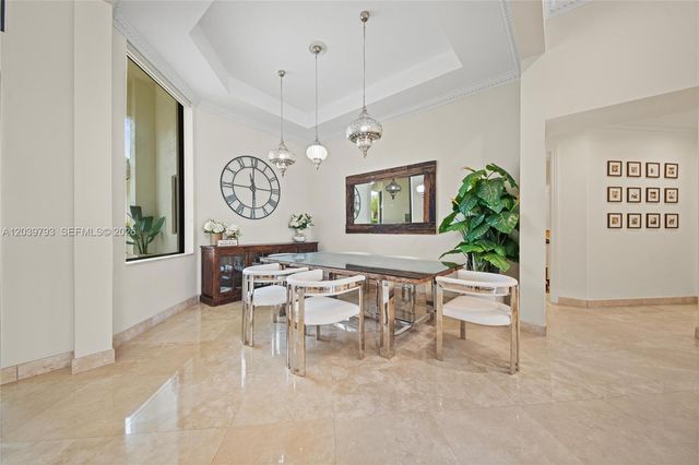 935 Gulfstream Ct, Weston, FL 33327