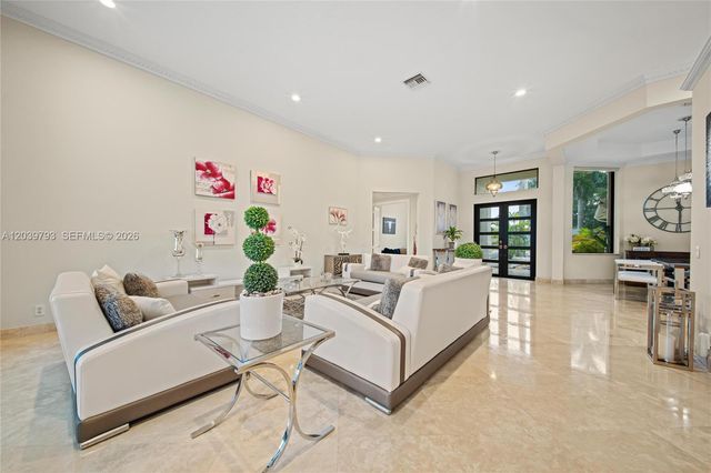 935 Gulfstream Ct, Weston, FL 33327