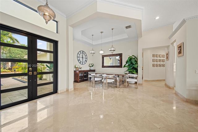 935 Gulfstream Ct, Weston, FL 33327