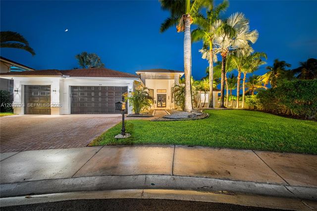 935 Gulfstream Ct, Weston, FL 33327