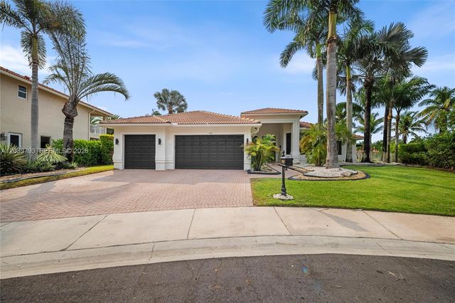 935 Gulfstream Ct, Weston, FL 33327