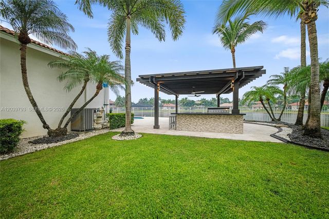 935 Gulfstream Ct, Weston, FL 33327