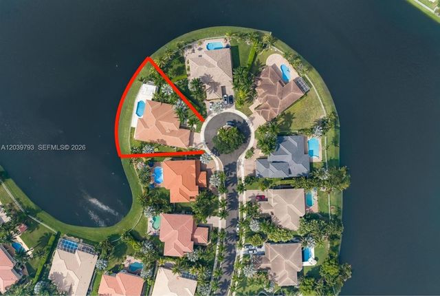 935 Gulfstream Ct, Weston, FL 33327