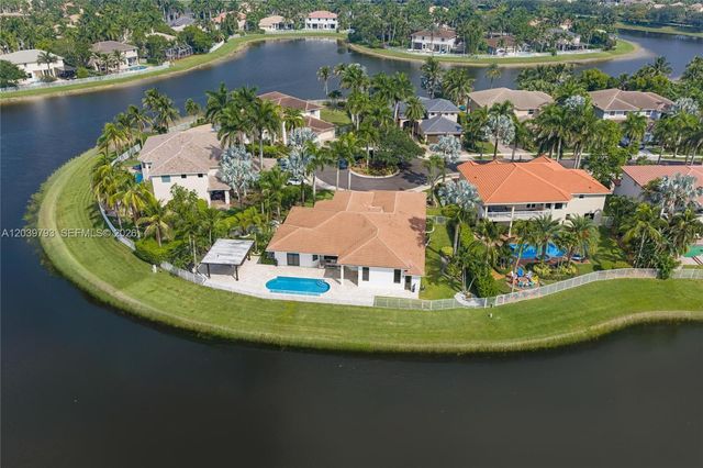 935 Gulfstream Ct, Weston, FL 33327