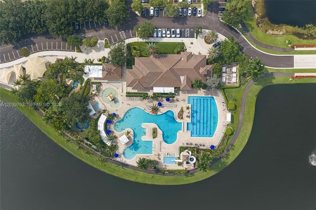 935 Gulfstream Ct, Weston, FL 33327
