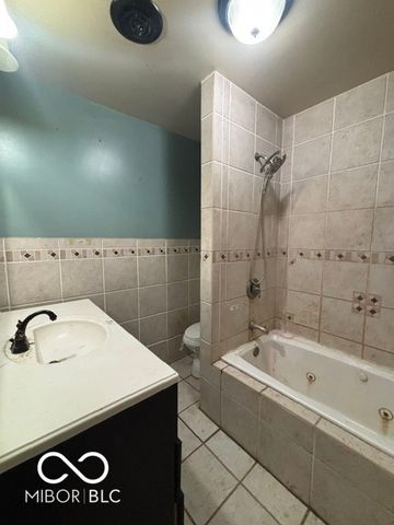 213 N Posey Street, Windfall, IN 46076