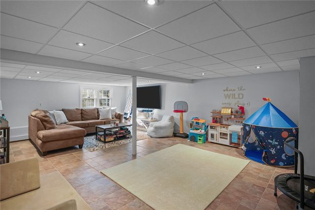 38 Angela Avenue, Cranston, RI 02921