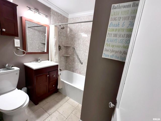 1611 25TH Street, Moline, IL 61265