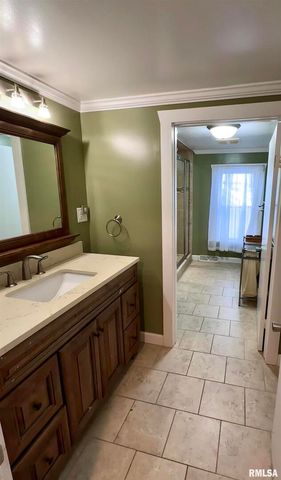 1611 25TH Street, Moline, IL 61265