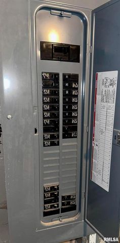 1611 25TH Street, Moline, IL 61265