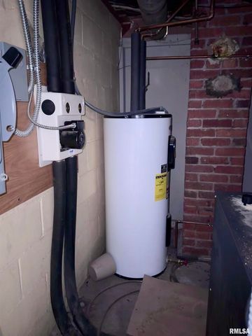 1611 25TH Street, Moline, IL 61265