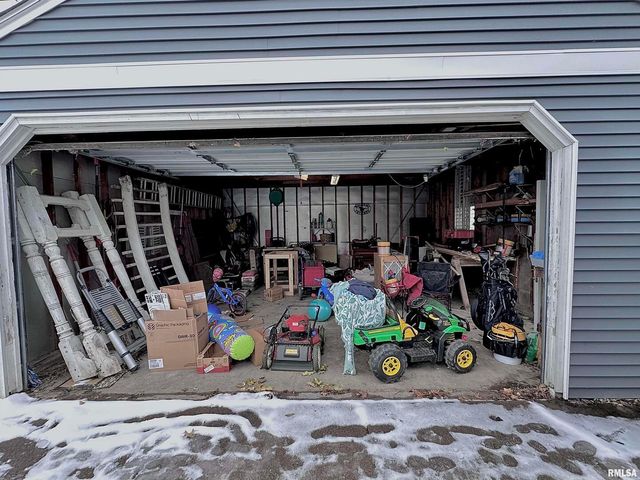 1611 25TH Street, Moline, IL 61265