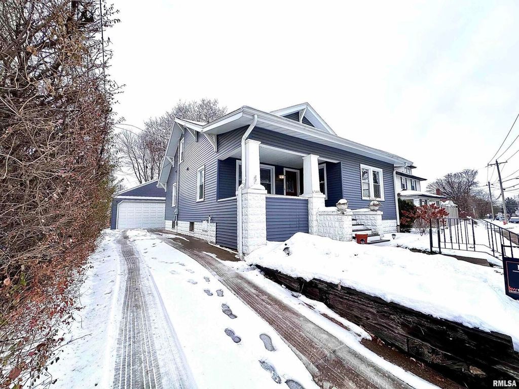 1611 25TH Street, Moline, IL 61265